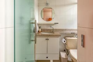 a bathroom with a shower and a sink and a toilet at Casa e Suíte Brisa do Bosque in Belém