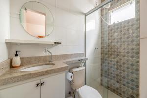 a bathroom with a toilet and a sink and a shower at Casa e Suíte Brisa do Bosque in Belém +45 photos