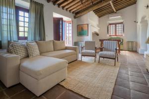 a living room with a couch and a table at Horta dos Cismeiros, Monsaraz - Monte Alentejano com Piscina in Monsaraz