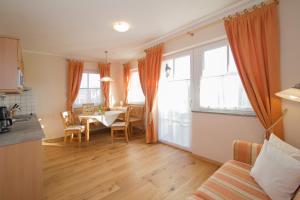 A kitchen or kitchenette at Gutshof Sinn