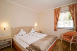 A bed or beds in a room at Gutshof Sinn