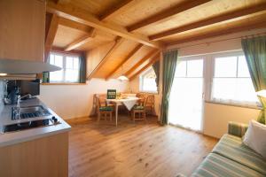 A kitchen or kitchenette at Gutshof Sinn