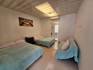 a room with two beds in a room at PLAYABRISAMAR in San Antero