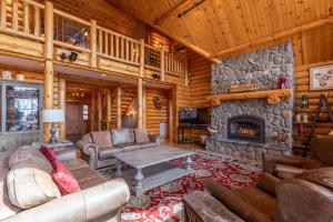 a living room with a fireplace in a log cabin at Good Day Sunshine in Lenoir