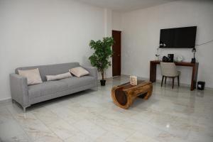 a living room with a couch and a table at Hotel Casa del Rio in Santiago Tuxtla +19 photos