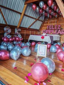 a room with balloons and a table with a sign at Bunker de niker in Puerto Maldonado