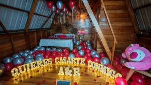 a room with a bunch of red and blue balloons at Bunker de niker in Puerto Maldonado +17 photos