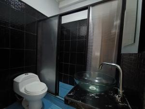 a bathroom with a sink and a toilet and a shower at Hotel Valle Verde in Tarapoto