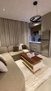 a living room with a couch and a table at سويت مسك غرفة وصالة بلمسة عصرية راقية in Dammam