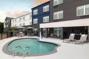 an image of a swimming pool in front of a building at SpringHill Suites Dallas Arlington North in Arlington
