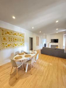a living room with a table and chairs and a couch at Villa Anna Francavilla al Mare in Francavilla al Mare