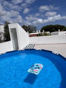 a remote control in the middle of a swimming pool at Casa 26 in Olhão