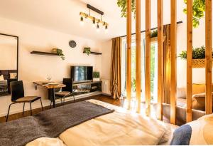 a bedroom with a bed and a table and chairs at Black Mirror inkl WLAN, Parkplatz Krankenhaus Detmold in Detmold
