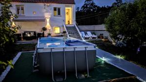 a hot tub in the backyard of a house at Casa Carmen e do Hilario in Ponte Do Porto