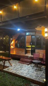 a patio with a table and chairs and a table and a table and chairs at Cluster Romantic Superior in Cicadas