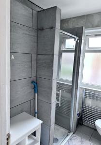 a bathroom with a shower and a sink at Watford Junction Stay in Watford +48 photos