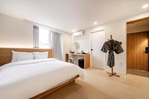 a bedroom with a large white bed and a closet at From H Dongbaek Hotel by Kwon Gohyeon in Geoje +73 photos