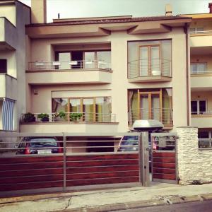 Budova, kde se apartmán nachází + 18 fotografií