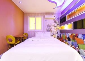 a bedroom with a large white bed and a window at Hotel I Chuncheon Branch in Chuncheon