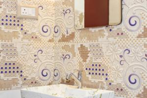 a bathroom with a sink and a mirror at Altiora Homestay in Kodaikānāl