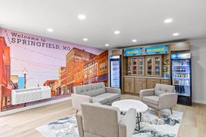 a store lobby with a mural of a city at Clarion Pointe Springfield Southeast in Springfield