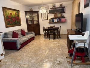 a living room with a couch and a table at Le Coccole Del Trasimeno in Tuoro sul Trasimeno