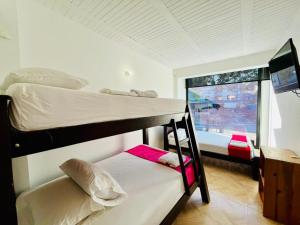 two bunk beds in a room with a window at Angel Mari a Doradal in Doradal