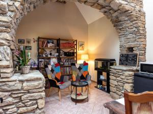 an archway in a room with chairs and tables at Escapade Bretonne in Lannion