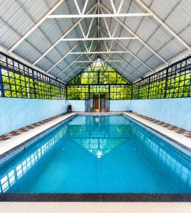 a large swimming pool in a building at munnar Green portico Cottages in Anachal