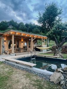 a house with a pool in the yard at To Lem Ande in Lumshory