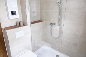 a bathroom with a shower and a toilet at Fachwerkhaus Bodenwerder in Bodenwerder +8 photos