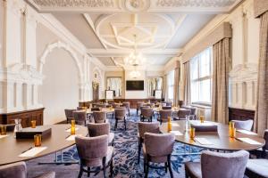 Svetainės erdvė apgyvendinimo įstaigoje Hotel Indigo - Durham by IHG