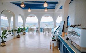 a dining room with a view of the ocean at Nontawa Villa Doichang in Ban Huai Khai +86 photos