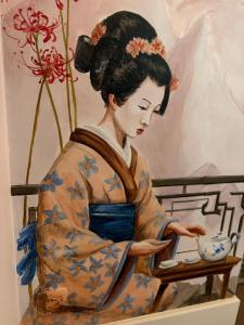 a painting of a geisha holding a tea pot at Le Pavillon imperial - Suite avec salle d'eau in Hannut