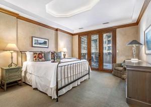 a bedroom with a large bed and a couch at 323 Beaver Creek Lodge in Avon