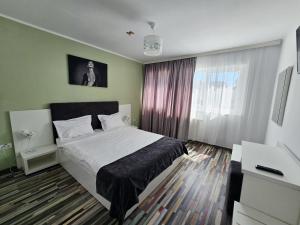 a bedroom with a large bed and a window at Bunga Bunga Resort Mamaia Nord in Mamaia Sat/Năvodari +76 photos