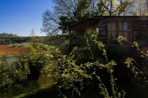 an old house in the middle of a field at Cabane Layénie sous les étoiles in Bajamont +10 photos