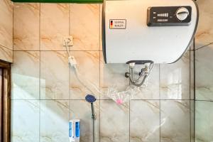a soap dispenser on the wall of a bathroom at Cozzy Malakai Guesthouse in Palayangan +2 photos