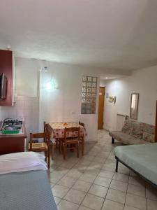 a kitchen and living room with a table and chairs at Villamareblu in Ventimiglia