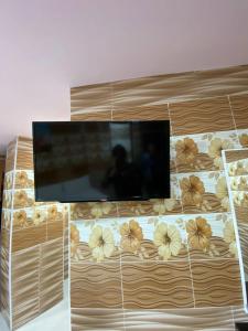a flat screen tv sitting on top of a bed at Cameron Keafarm Hotel in Brinchang
