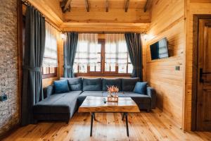 a living room with a couch and a table at Dedeman Village Sapanca in Sakarya