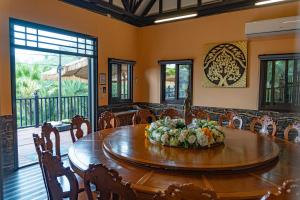 a dining room with a table with flowers on it at Guilin Thai Impression in Gukeng