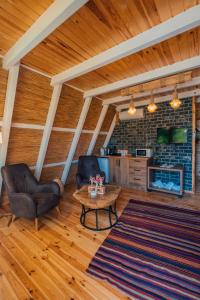 a living room with two chairs and a coffee table at Dedeman Village Sapanca in Sakarya