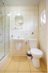 a bathroom with a toilet and a sink at Relaks Boszkowo in Boszkowo-Letnisko +52 photos