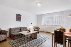 a living room with a couch and a table at Parkblick Doppelzimmer 26, 29 in Bad Dürrheim
