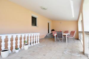 a patio with a table and chairs in a house at Lavanda Haus in Vodnjan