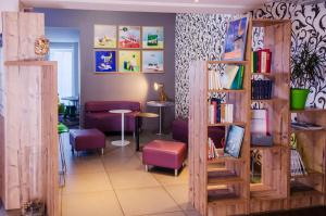 a living room filled with furniture and a book shelf at ibis styles Brive Ouest in Brive-la-Gaillarde