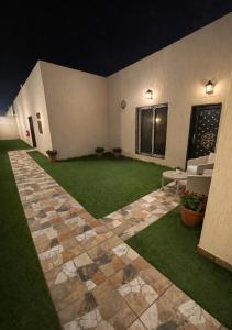 a living room with a green lawn and a couch at شاليهات حديقة الوسام لبيوت العطلات 1 in Taif