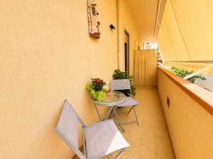 a hallway with a table and chairs in a building at La Casita Del Mar in San Vito lo Capo