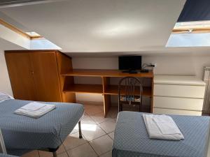 a small room with a desk and a bed and a table at Villamareblu in Ventimiglia